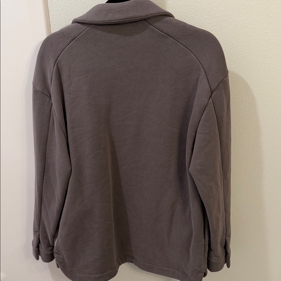 Vuori Women's Lightweight Shirt Jacket in Taupe - Picture 4 of 7